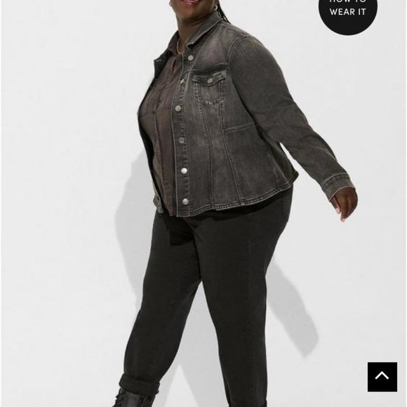 Torrid Denim Fit and flare Trucker Jacket SIZE 4 - Picture 3 of 8